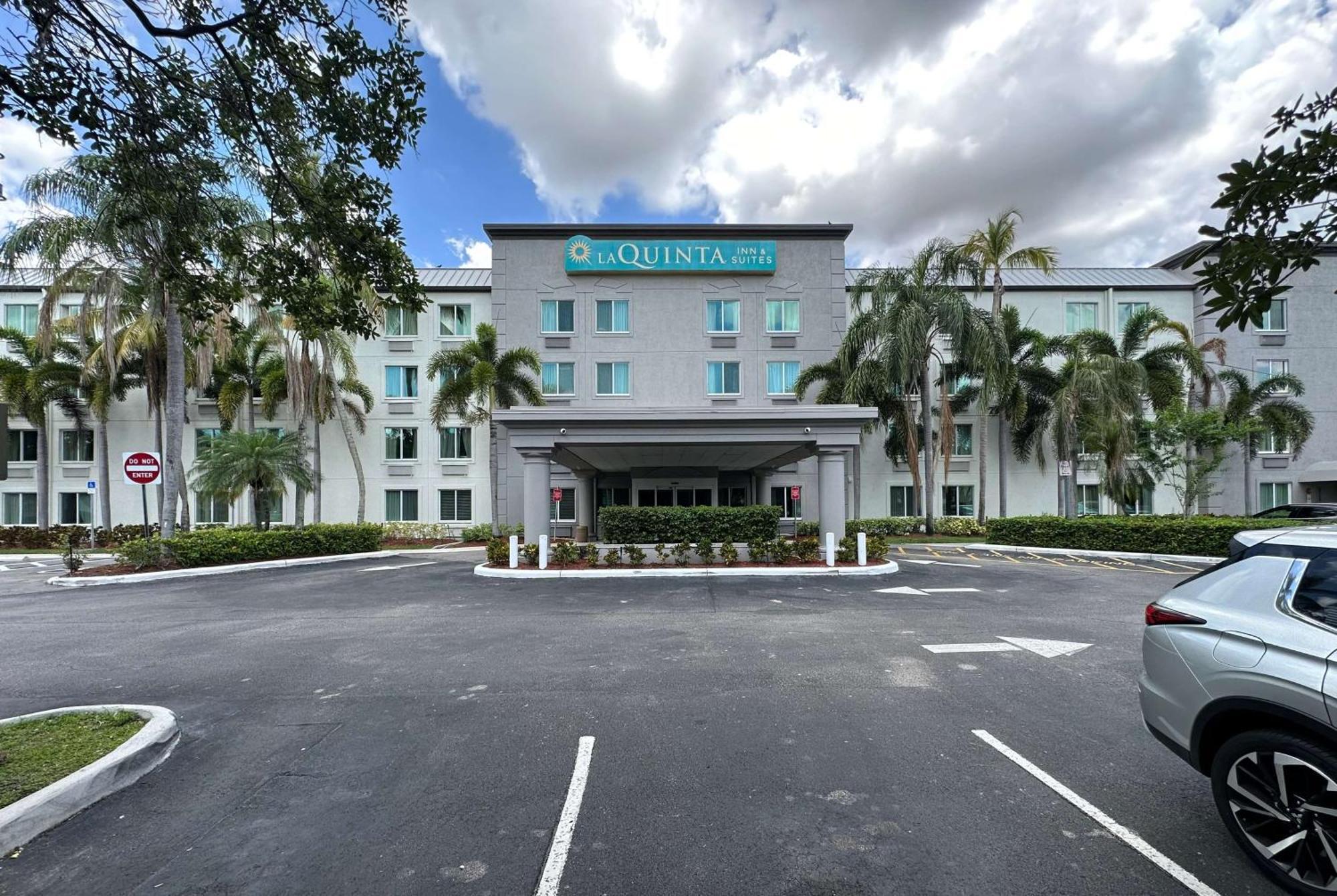 סאנרייז La Quinta Inn & Suites By Wyndham Sawgrass מראה חיצוני תמונה