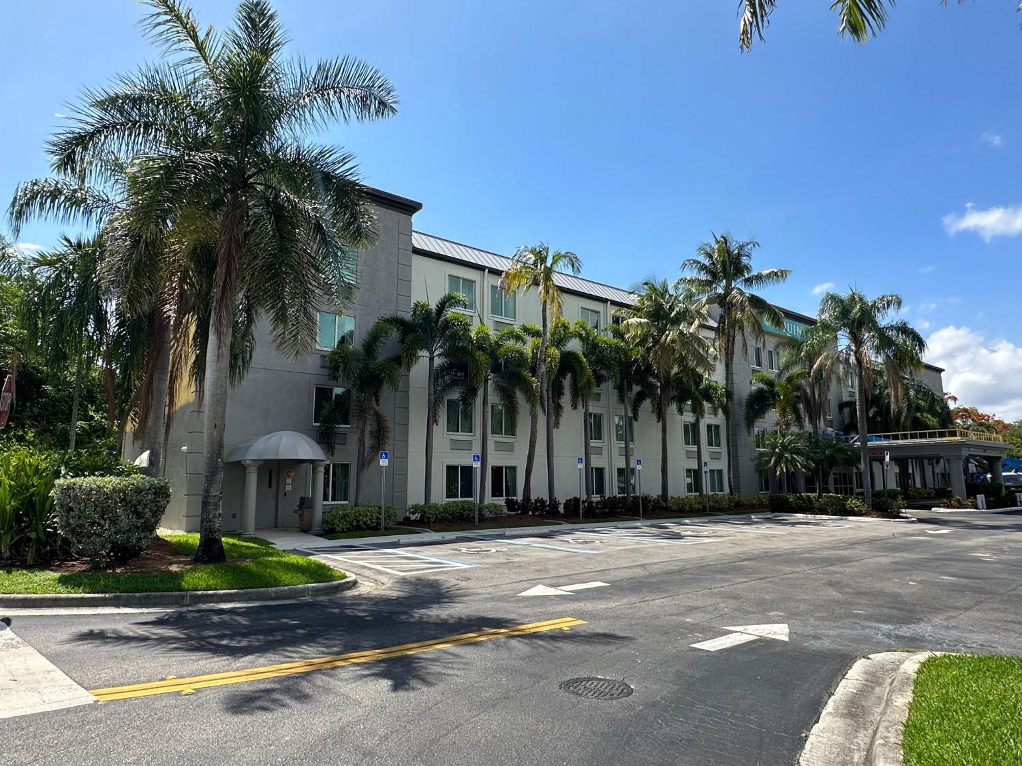 סאנרייז La Quinta Inn & Suites By Wyndham Sawgrass מראה חיצוני תמונה
